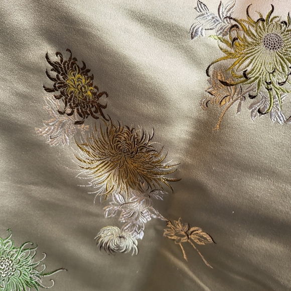 Chinese Reversible Robe Black with Red Details - Picture 5 of 10